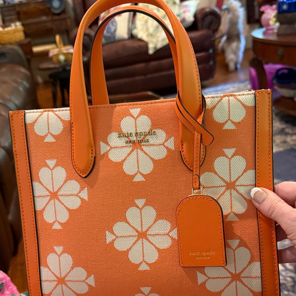 Kate Spade Orange & White Manhattan Small Tote it’s PRISTINE, 🌺